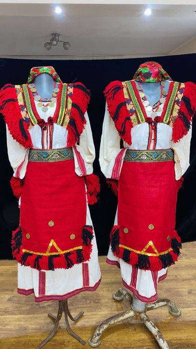 Продавам Пирински Носии