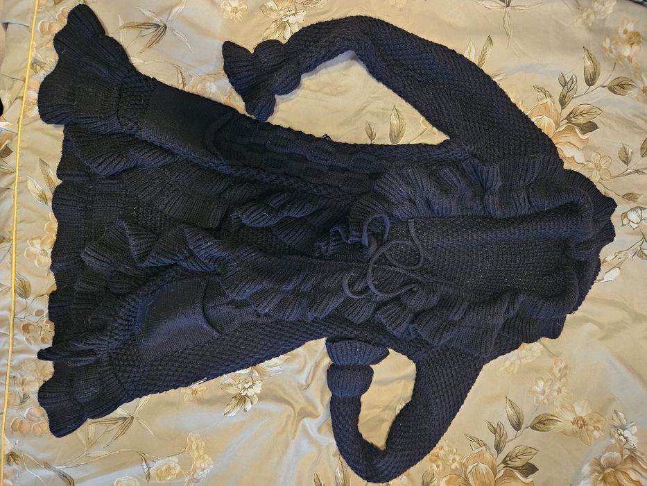 Дамски плетени жилетки в черно и в кафяво