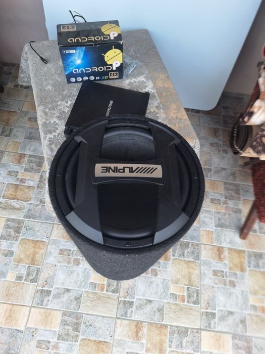 Vând pachet audio (subwoofer, stație și navigație android)