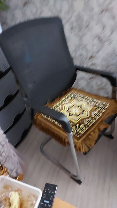 Продам посетительское  кресло  NANO "DAFNA"" эстетичное,черное . удобн