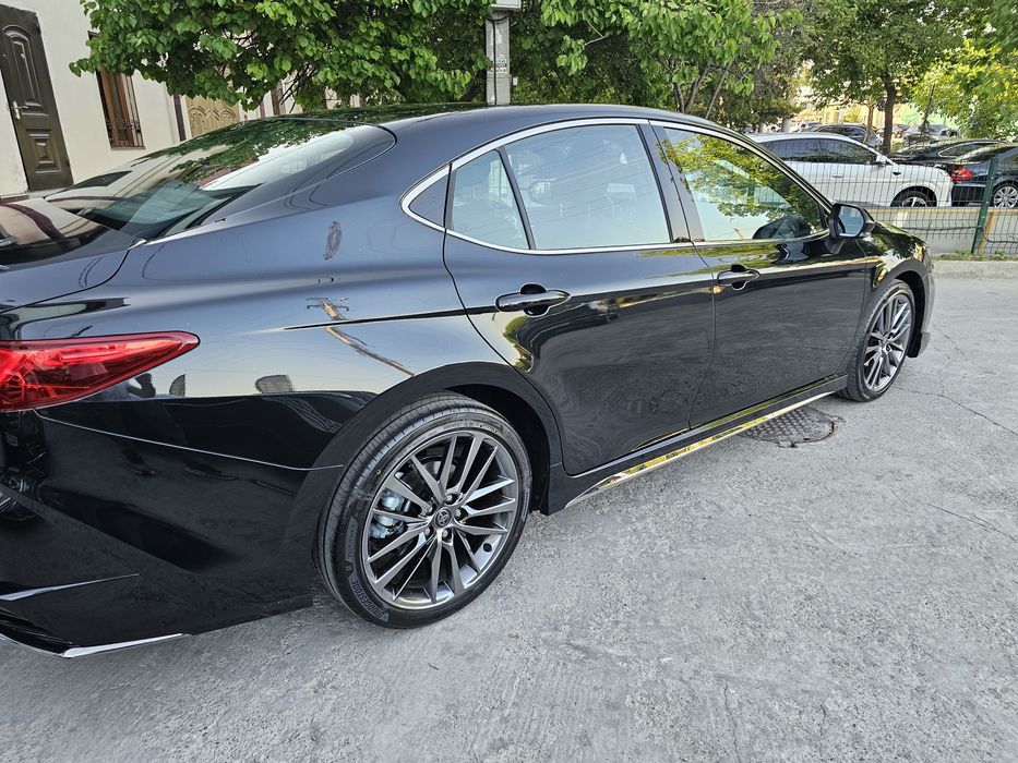 Toyota Camry 2026 — 4