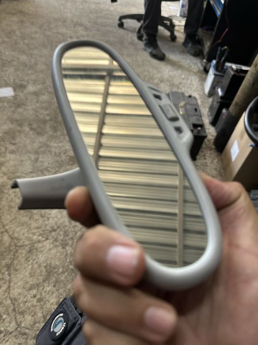 Средно огледало за задно виждане Audi A3 Q3 8U0857511 със затъмняване