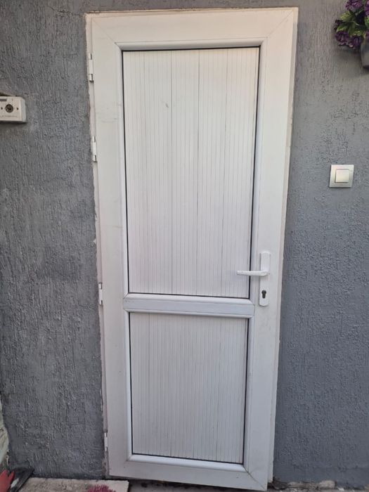 Продам двери пластик