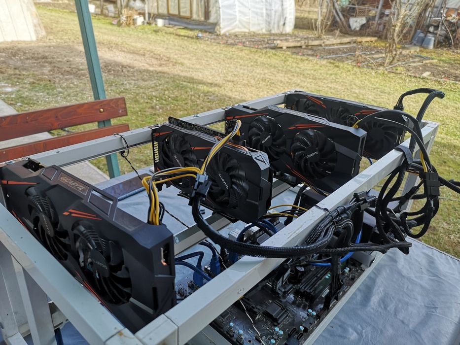 Rog 3x 1070 + 1x1060 - Gigabyte