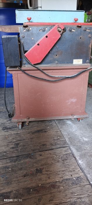 Домашна универсална дървообработваща машина