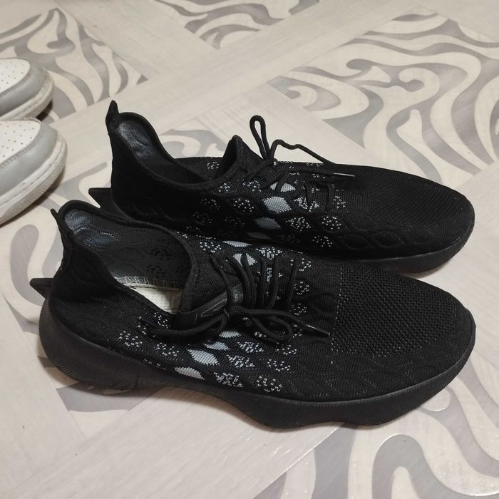 Продам кроссовки