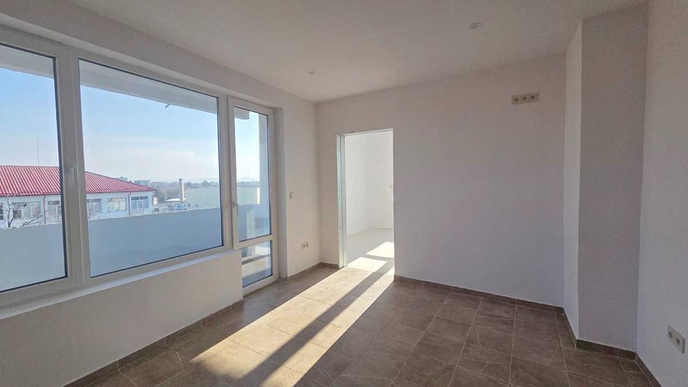 Четиристаен апартамент в Елин Пелин