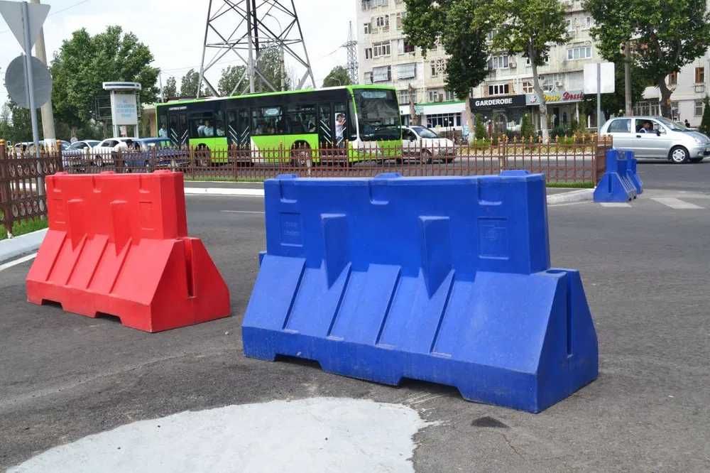 Пластмассовый дорожный бордюр  160х80х50 см