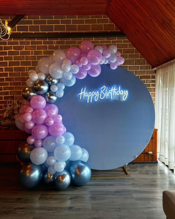 Фотозона оформление шарами баннер