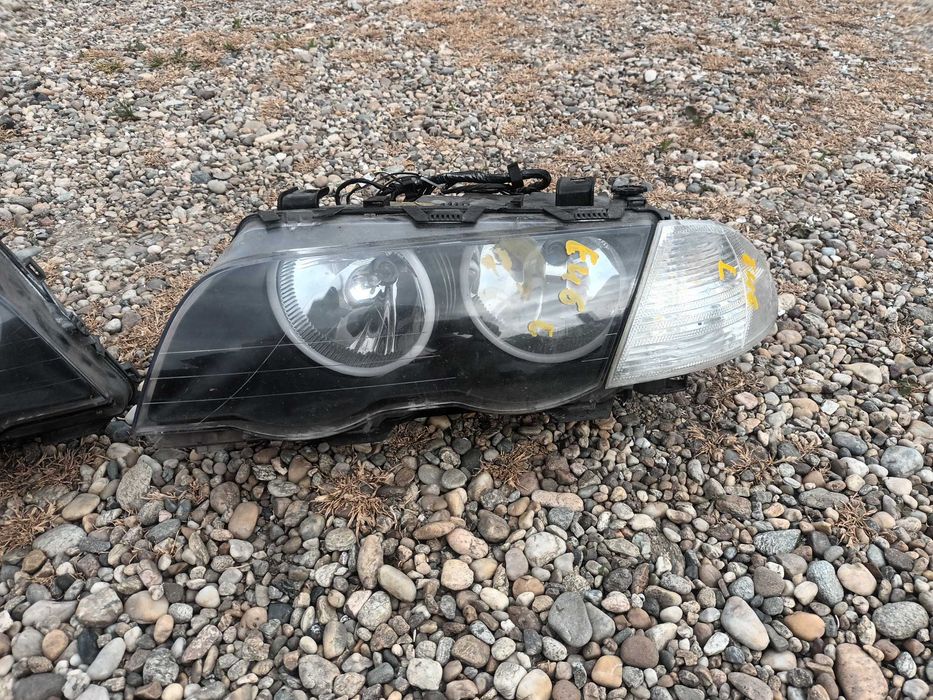 ляв и десен фар и мигач за бмв е46 с ангелски очи /рингове/ BMW E46