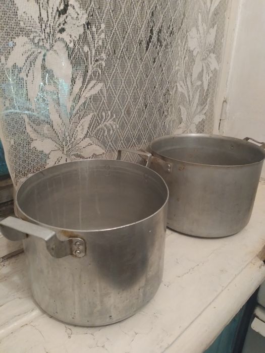 Кастрюли, бидоны, таз, бак