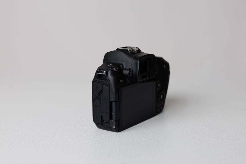 Canon R фотоапарат