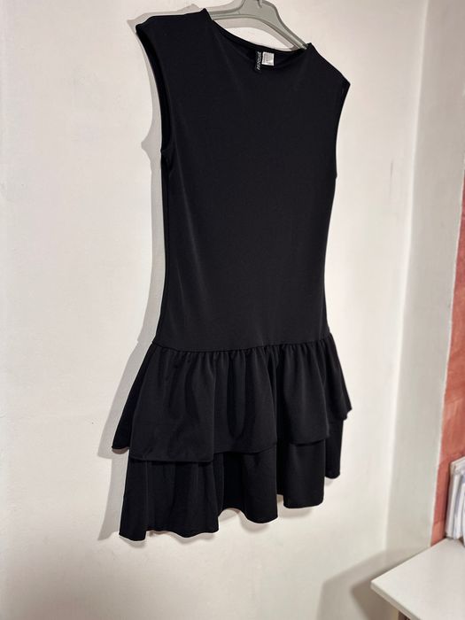 Rochie neagră, mulată, mini cu volane, H&M, S