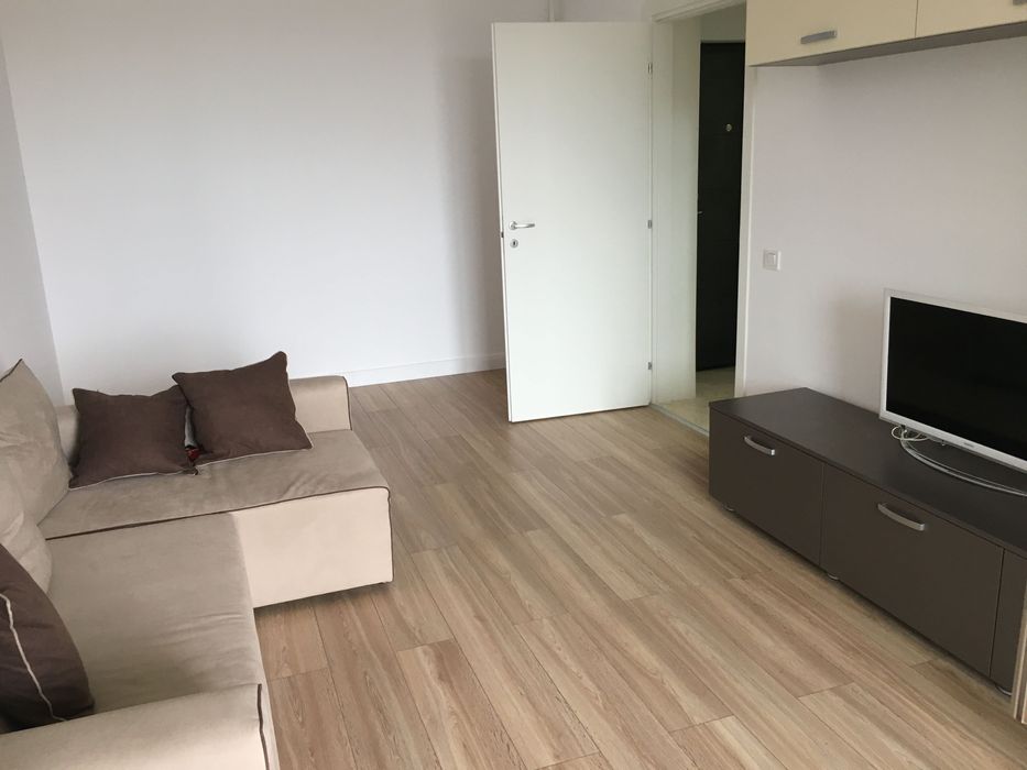 Închiriez apartament cu 2 camere