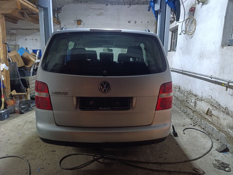 Dezmembrez Volkswagen Touran