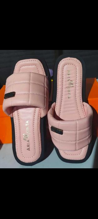 Шлепки по 2100 тг