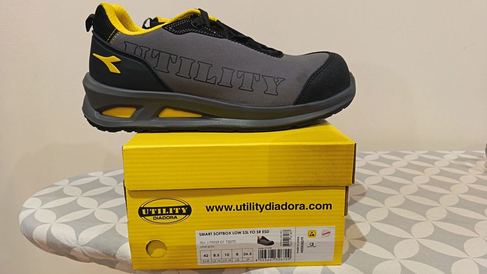 Продавам  работни обувки diadora