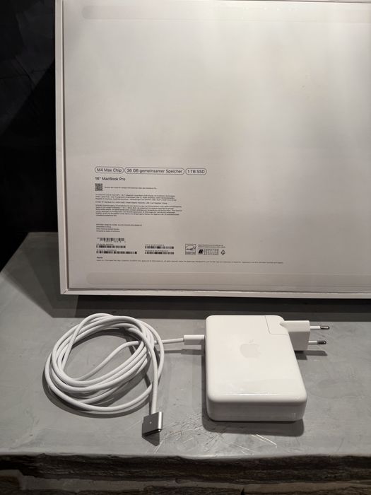 13 cycle! Macbook Pro M4 MAX 16" 36 GB / 1 TB