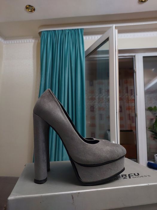 Продаются новые женские туфли