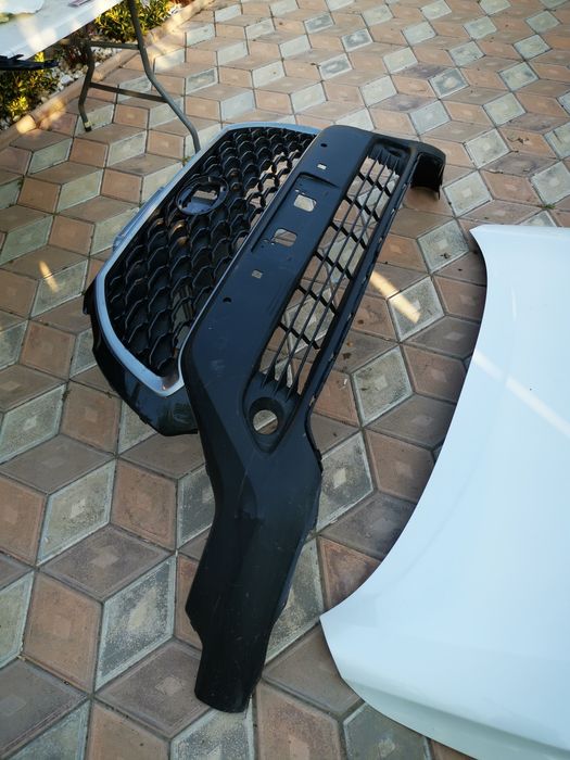 Bara spoiler grila centrala capota armatura Toyota corolla cross 2023