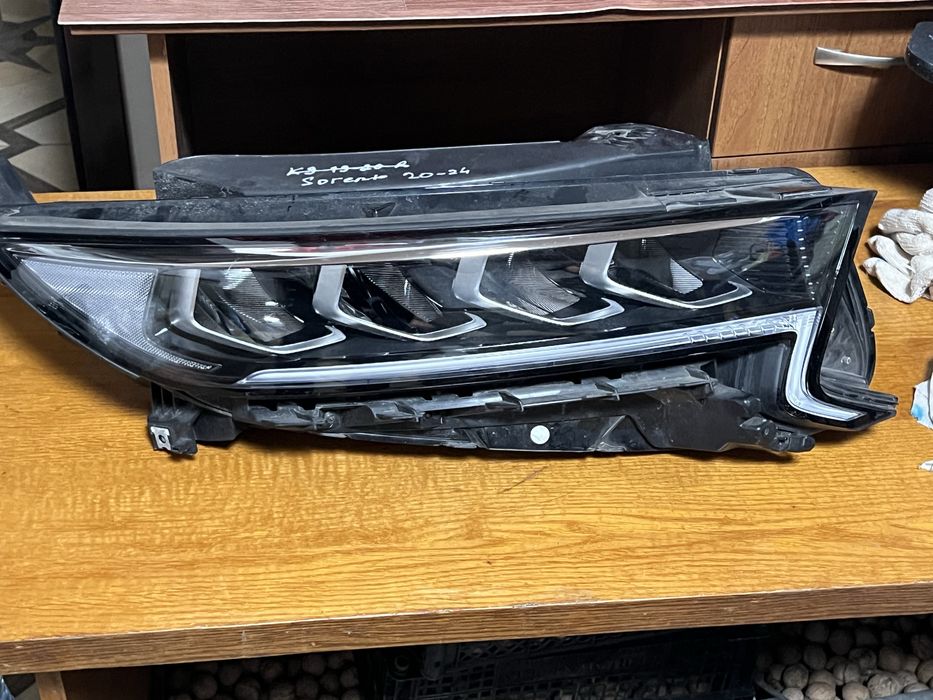 Фара Kia Sorento 20/24г