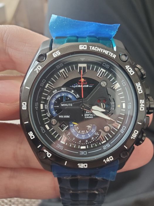 Нов часовник Casio Edifice Red Bull