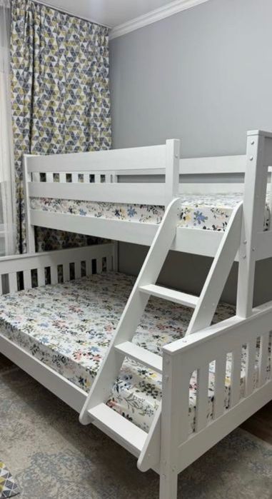 Двухьярусная кроватка,