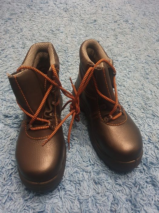 продам кожанные ботинки спец обувь