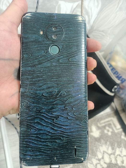 Продаётся сотовый телефон