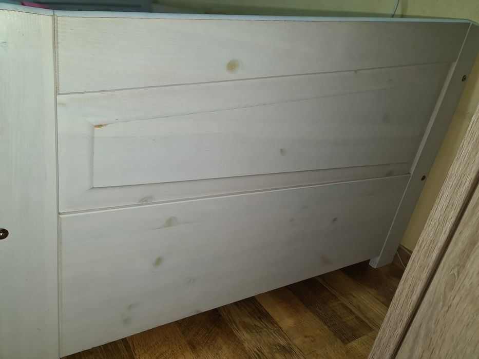 Кровать деревянная