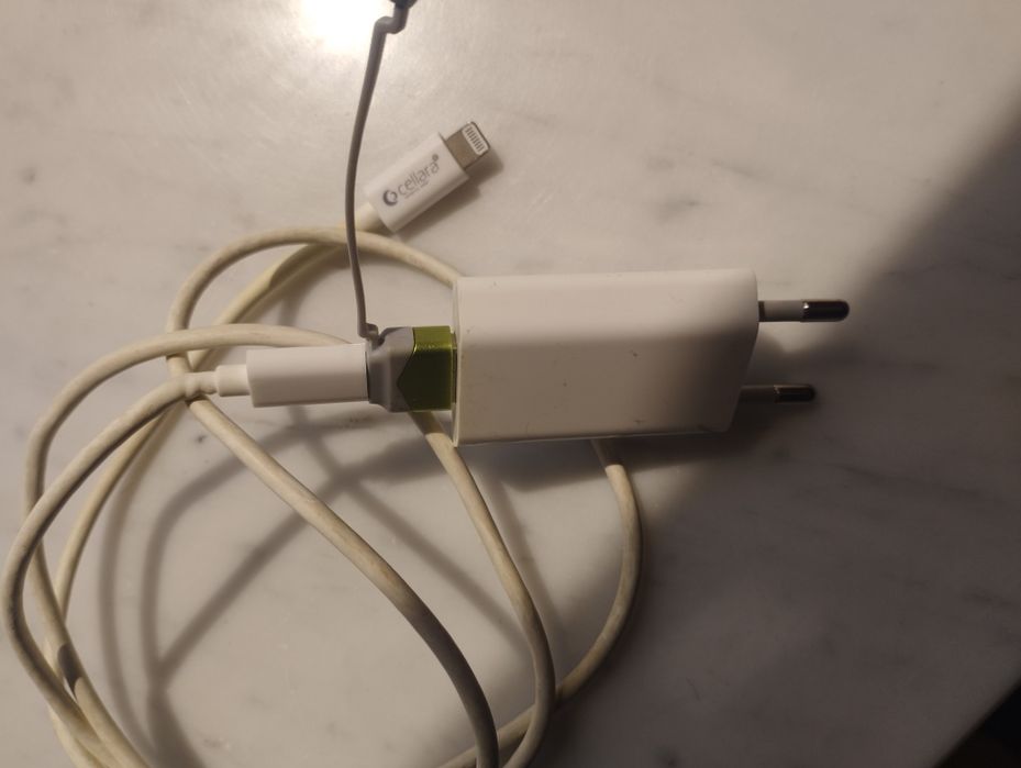 Vând încărcător original iPhone