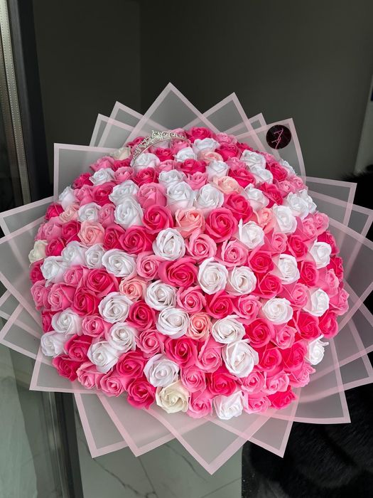 Buchet 101 trandafiri săpun/personalizat cu initiala/imperiali glitter