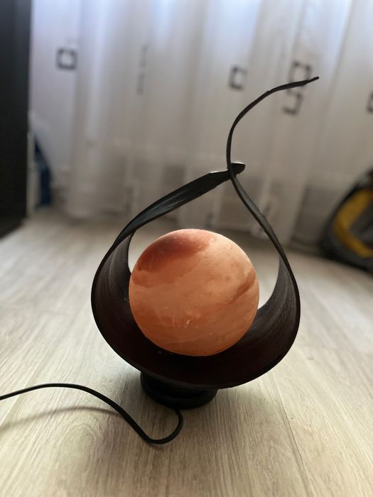 Lampa de sare cu lumina calda