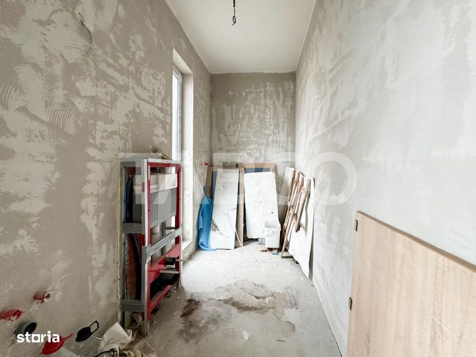 Casa cuplata semifinisata de vanzare in Dambul Rotund cu garaj