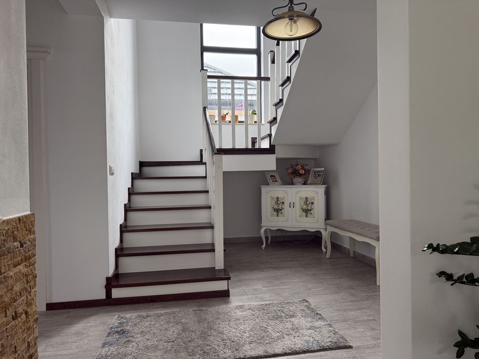 Casa spatioasa cu gradina si anexa situata intr-o zona linistita