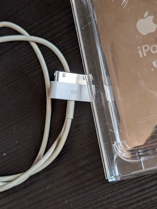 Ipod touch 32gb plus incarcator mp3 player