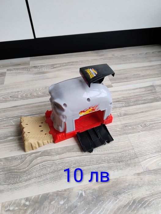 Пuста ,камион,изтрелвачка  hot wheels  monster jam-monster truck