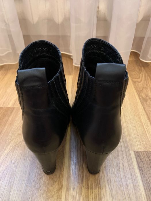 Продам осенние сапоги кожаные