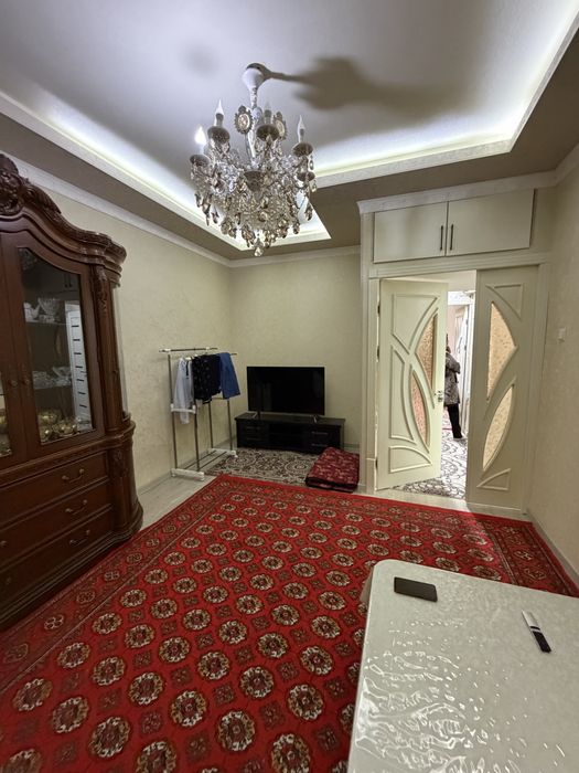 2 xonali kvartira sotiladi