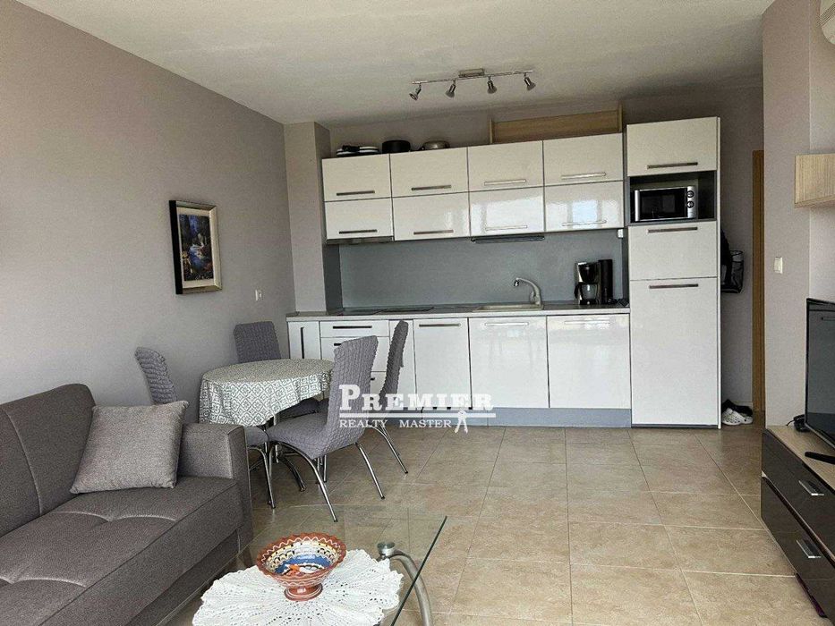 Продава се Двустаен апартамент в к.к. Слънчев бряг - 70 кв.м за 1343 €/кв.м - Снимка #2