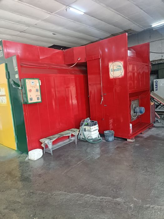 Vând cabina de vopsit  UZI