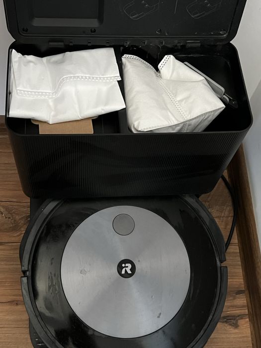 iRobot Roomba j7+ – робот прахосмукачка с автоматично изпразване