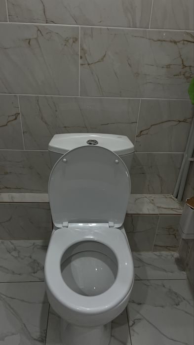 Продам два унитаза б/у