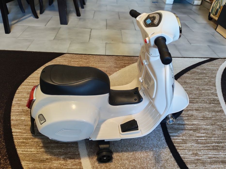 Детски електрически мотор VESPA GTS SUPER SPORT