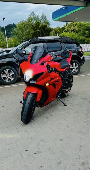 Se vinde Suzuki GSX-R 1000 , pentru pretențioși.