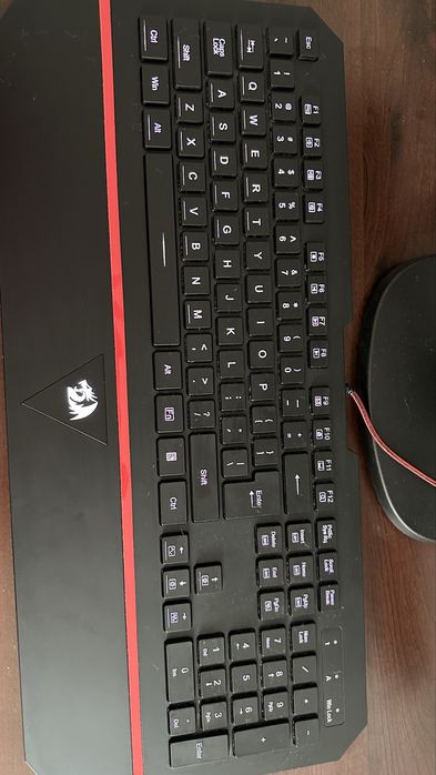 TASTATURA GAMING REDRAGON,RGB(iluminare diverse culori)