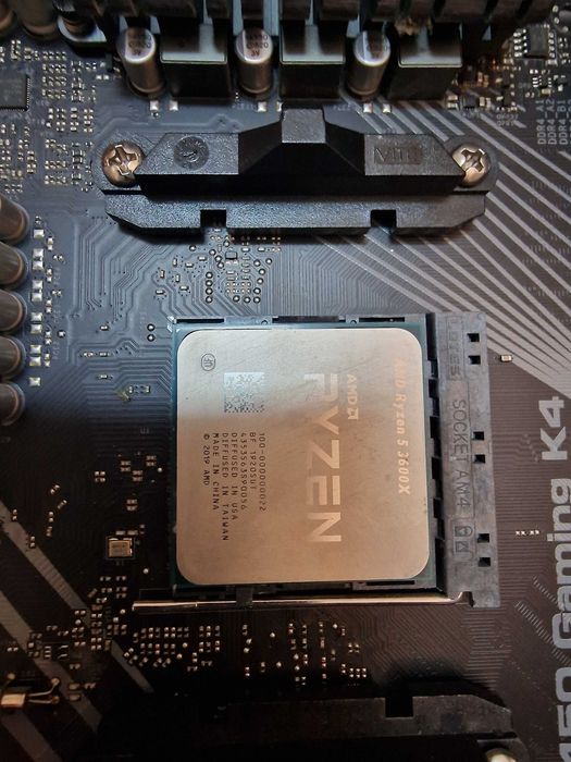 Дънна платка AM4 B450 , процесор Ryzen 5 3600x,RAM 16GB DDR4 3200 и охладител