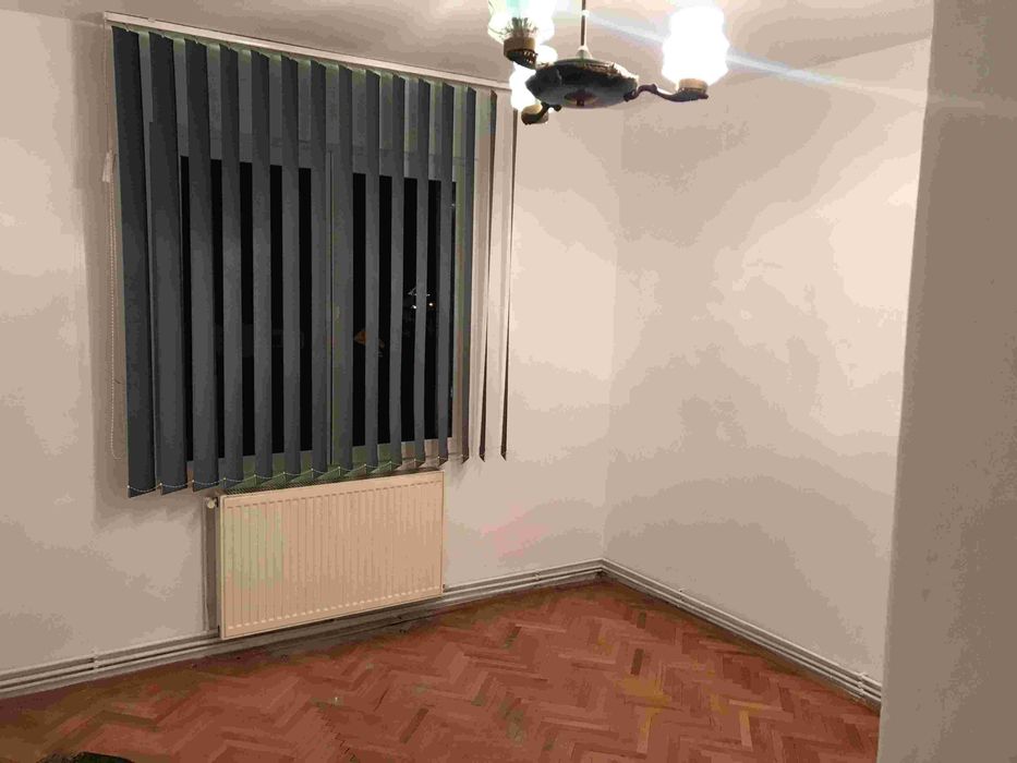 Vand apartament 4 camere