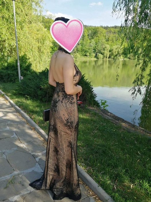 Бална     рокля.