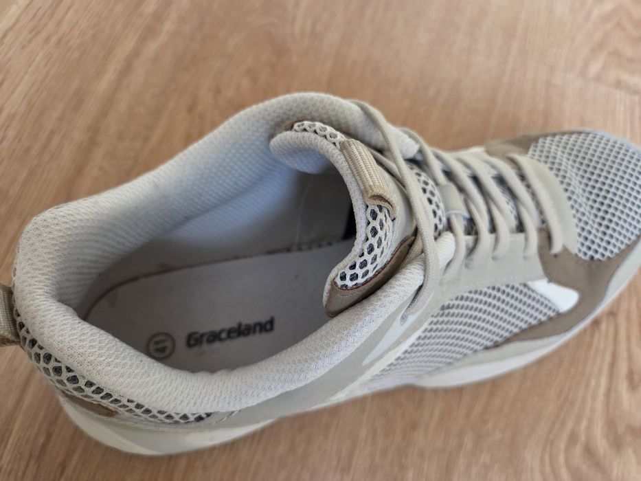 Дамски маратонки 41 номер,уголемени